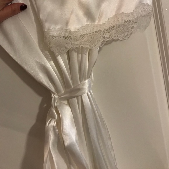 Bride Robe - Picture 8 of 8